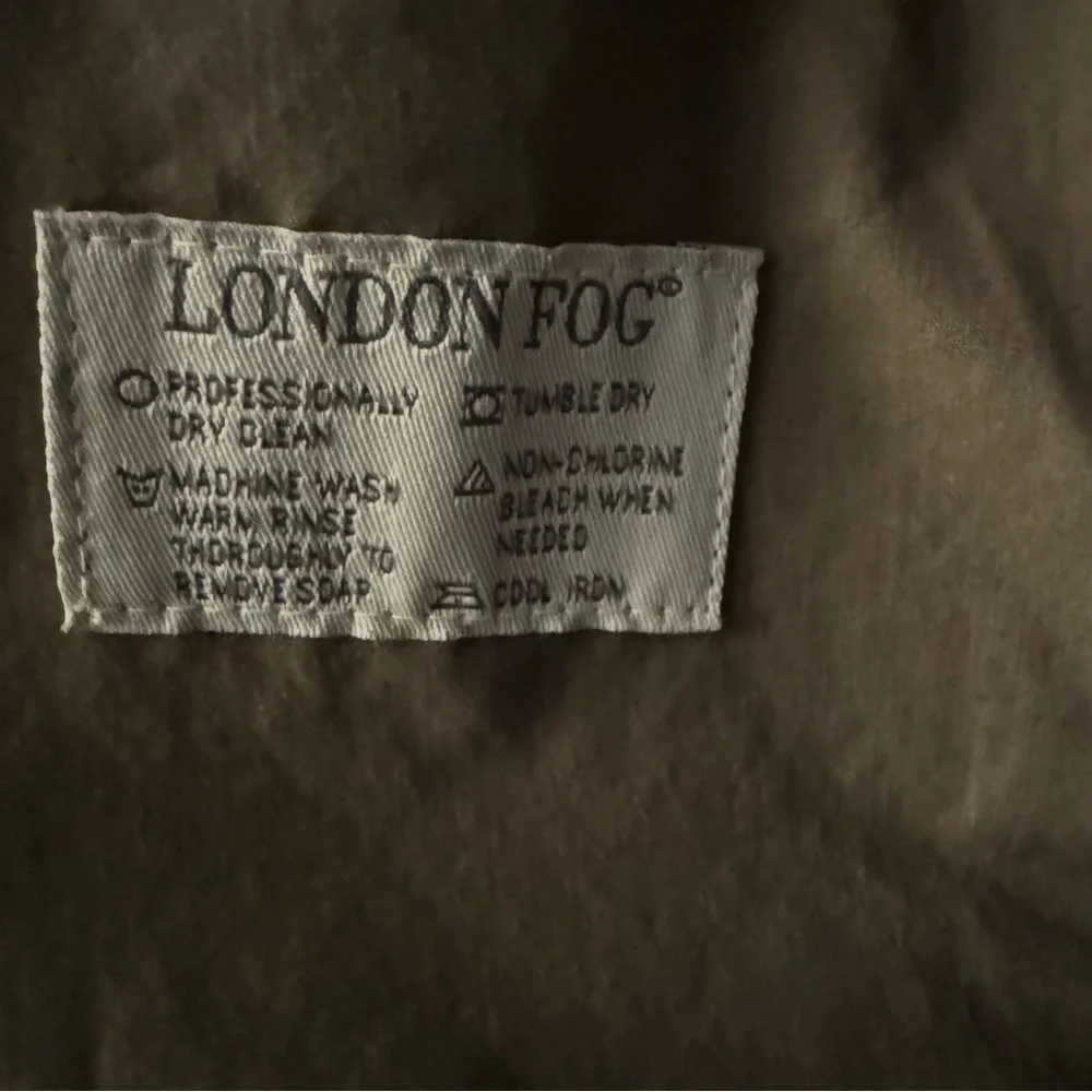 London Fog Men’s Double Breasted Belted Tan Lined Trench Coat Size 42 Regular